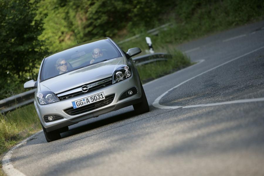  Opel Astra GTC 2005 года  (фото 185 из 212)